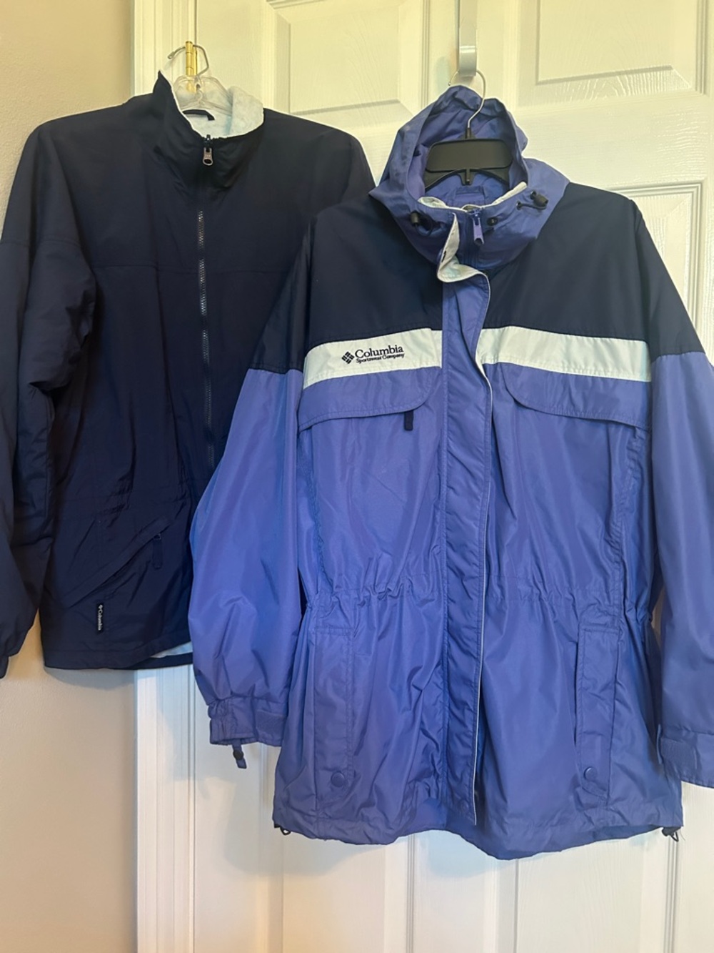 Women’s Columbia ski jacket with detachable fleece and poly liner jacket.